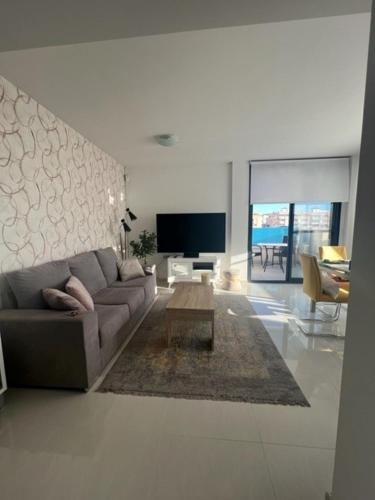 penthouse center Torrevieja, private terrace, near the beach