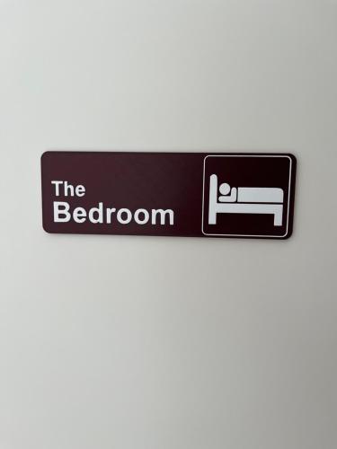 a sign that says the bathroom on a white background at Appartement Seehof in Nassereith