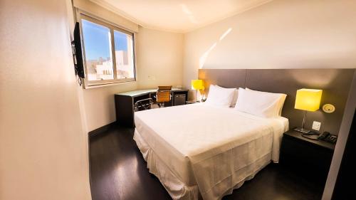 Postel nebo postele na pokoji v ubytování Hotel Gran Vivenzo Belo Horizonte