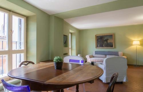 a living room with a table and a couch at EasyTopStay - Piazza Venezia Charming & Bright Apt in Rome