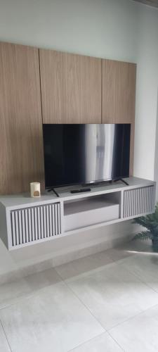 Televisyen dan/atau pusat hiburan di Tranquilo dpto. zona aeropuerto!!!
