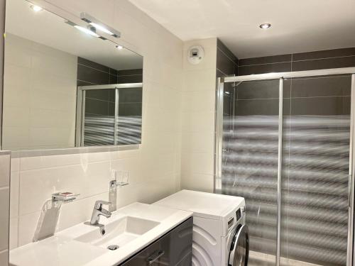 Appartement 48m² face aux pistes avec balcon, 4 couchages, près du centre des Gets, garage inclus