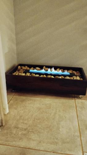 a box of toothbrushes sitting on the floor at Casa de campo Rosa dos ventos in Rodeio