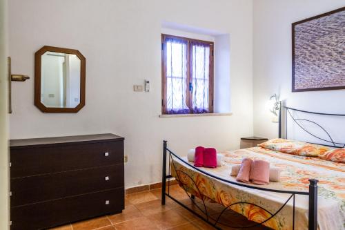 Ένα ή περισσότερα κρεβάτια σε δωμάτιο στο Casale Fattoria Benaris