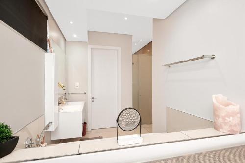 Ένα μπάνιο στο Modern Luxury apartment in Hyde Park, Sandton