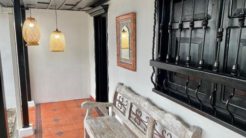 a wooden bench sitting in a hallway with a fireplace at Aguas Claras Luxury Hospedaje in Filandia