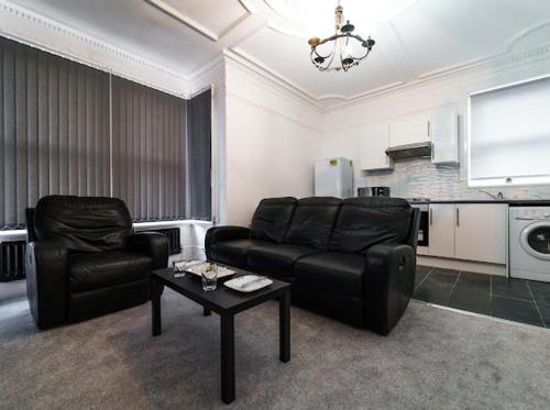 Η κουζίνα ή μικρή κουζίνα στο Modern spacious 2bedroom apartment by Zone