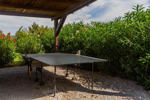 Πινγκ πονγκ στο Casale Fattoria Benaris ή εκεί κοντά