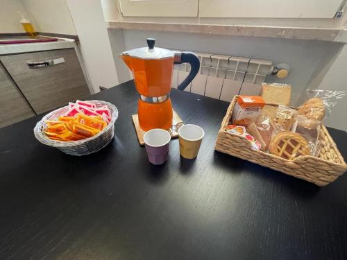 a blender and a basket of food on a table at The Sea House in Fiumicino