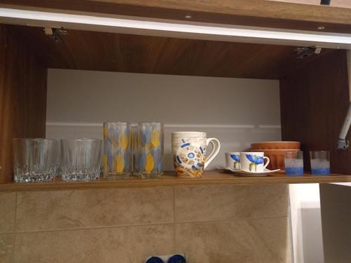 Příslušenství pro přípravu čaje a kávy v ubytování Aggeliki apartment