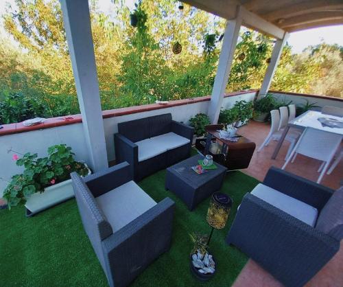 an outdoor patio with couches and a table and chairs at B&B Villa Maracujà in Ionadi