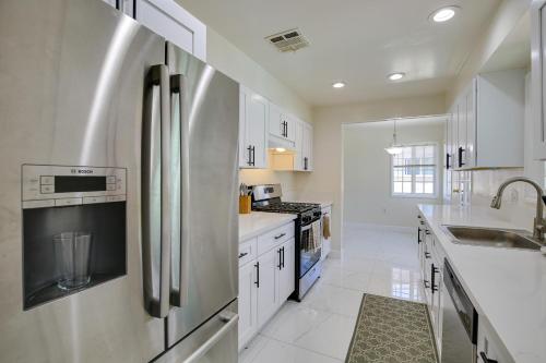 Gallery image of 7 Mi to Sunset Beach Oasis with Pool and Grill! in Westminster