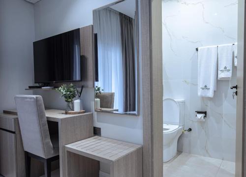 Koupelna v ubytování Knightsbridge Hotel & Suites