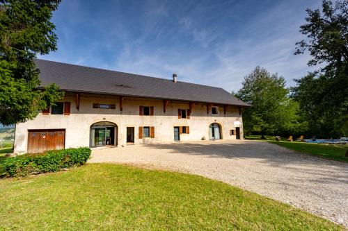 a large white building with a large driveway at Domaine du Chypre in Cercier