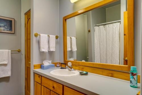 Ένα μπάνιο στο Las Cruces Vacation Rental - 3 Mi to NMSU