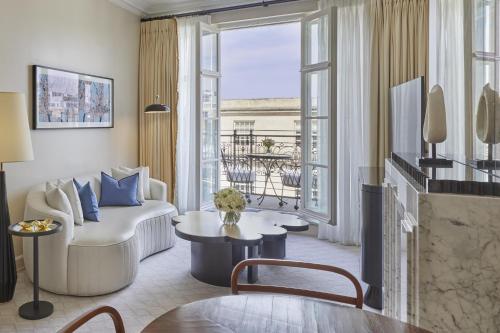 Un lugar para sentarse en Claridge's, Maybourne