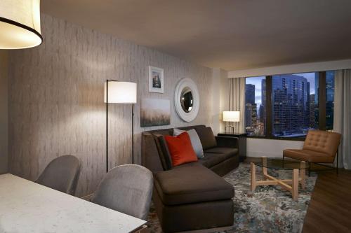 Hilton Grand Vacations Club Chicago Magnificent Mile Image