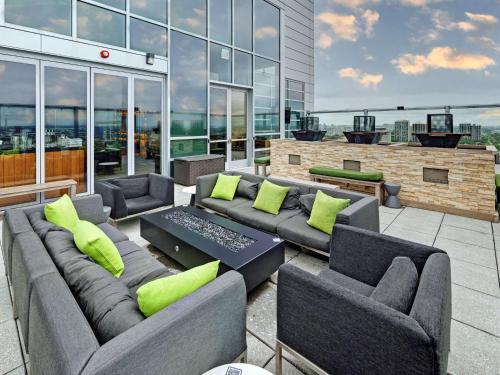 Hilton Garden Inn Chicago McCormick Place Image