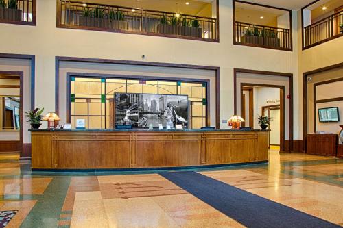 Embassy Suites by Hilton Chicago O'Hare Rosemont Image