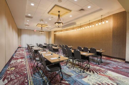 Бизнес-центр и/или конференц-зал в Homewood Suites By Hilton Charleston Historic District
