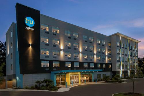 a building with a ups sign on the side of it at Tru By Hilton Charleston Ashley Phosphate, Sc in Charleston