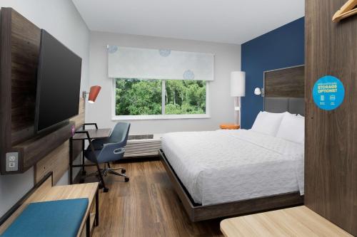 a hotel room with a bed and a television at Tru By Hilton Charleston Ashley Phosphate, Sc in Charleston