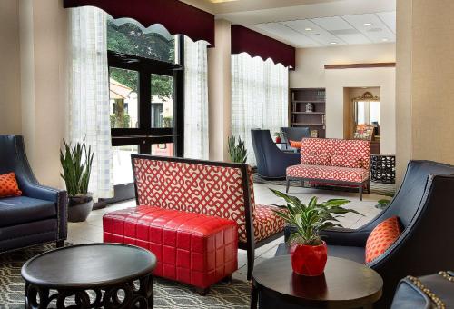 DoubleTree by Hilton Charlotte Airport Image