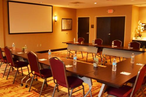 Zona business o sala conferenze di Homewood Suites by Hilton Charlotte Ballantyne, NC