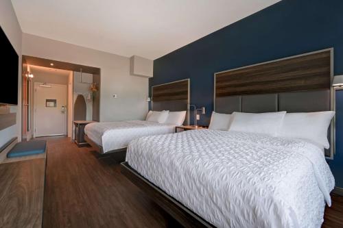 Katil atau katil-katil dalam bilik di Tru By Hilton Mooresville