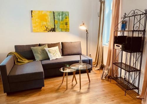 a living room with a couch and a table at Altstadtglück Seligenstadt in Seligenstadt