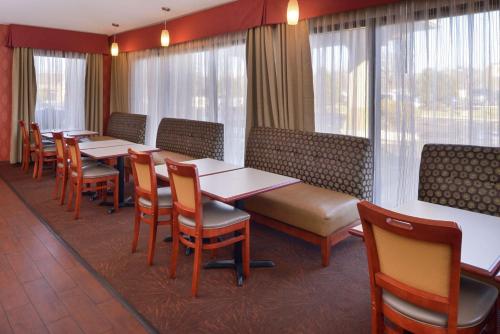 a restaurant with tables and chairs and windows at Hampton Inn Columbus-East in Pickerington