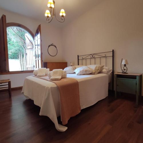 a bedroom with a large bed with a large window at EL COBIJO in Mojados