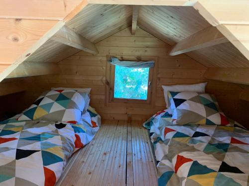 a room with two beds in a log cabin at Villa et chalet avec piscine proche Aix & Luberon in Peyrolles-en-Provence