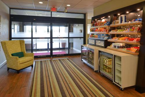 Χώρος καθιστικού στο Hampton Inn Carbondale