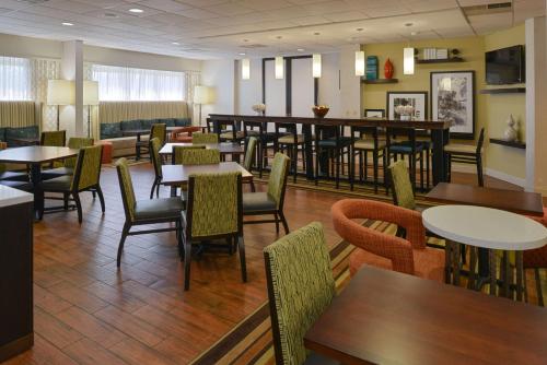 Εστιατόριο ή άλλο μέρος για φαγητό στο Hampton Inn Carbondale