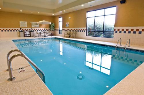 a large swimming pool in a hotel room at Hampton Inn & Suites Cincinnati-Union Centre in West Chester