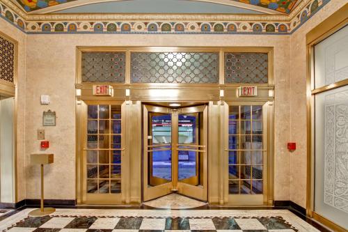 Hampton Inn and Suites Cincinnati - Downtown Image