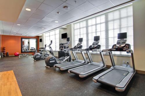 Hampton Inn and Suites Cincinnati - Downtown Image