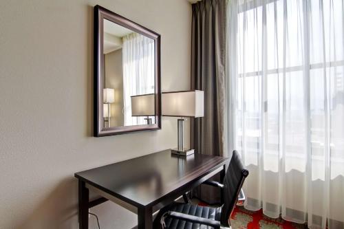 Hampton Inn and Suites Cincinnati - Downtown Image