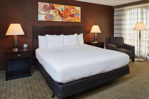 DoubleTree by Hilton Dallas Market Center Image