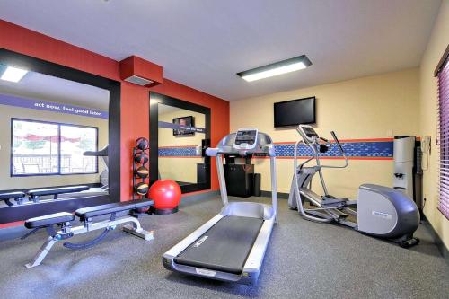 a fitness room with a treadmill and a gym at Hampton Inn Eden in Eden