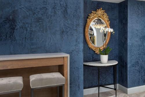 West End Washington DC, Tapestry Collection by Hilton Image