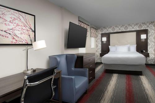 Postel nebo postele na pokoji v ubytování West End Washington DC, Tapestry Collection by Hilton