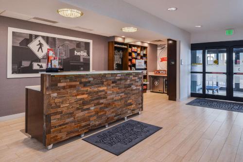 Hampton Inn & Suites Denver-Speer Boulevard Image
