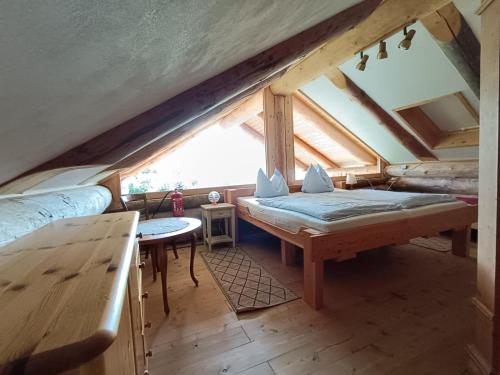 a attic room with two beds and a window at Blockhaustraum in Titisee-Neustadt