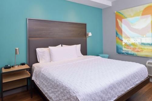 a bedroom with a large bed and a painting on the wall at Tru By Hilton Coppell DFW Airport North in Coppell