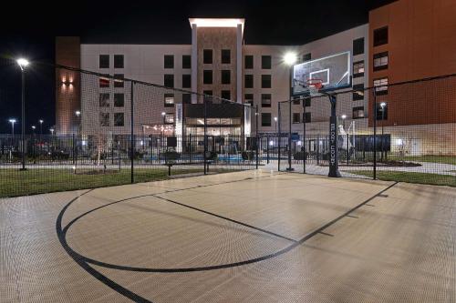 a basketball court at night with a basketball hoop at Homewood Suites by Hilton Dallas The Colony in The Colony