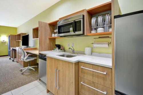 a kitchen with a sink and a microwave at Home2 Suites By Hilton Fort Worth Southwest Cityview in Fort Worth