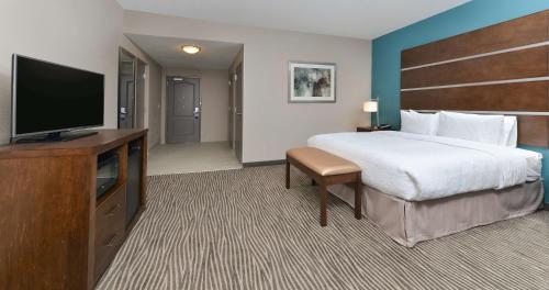 Μια τηλεόραση ή/και κέντρο ψυχαγωγίας στο Hampton Inn & Suites Des Moines Downtown