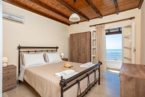 a bedroom with a bed with a view of the ocean at Villa Elia in Nisakion